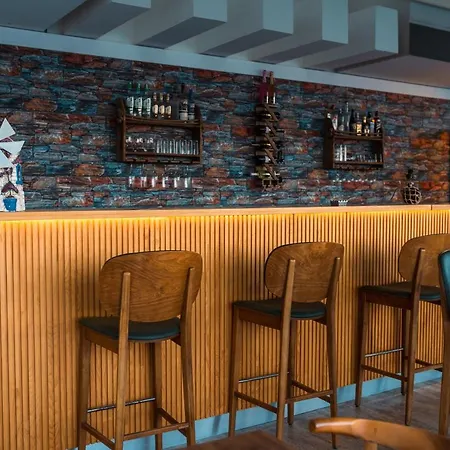 Twins Hotell Çeşme